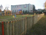 Nowy plac zabaw przy szkole w Łopienniku Górnym
